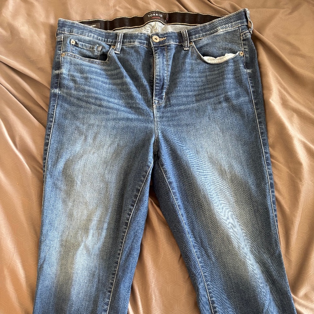 Torrid Bombshell Sky High Skinny 20T